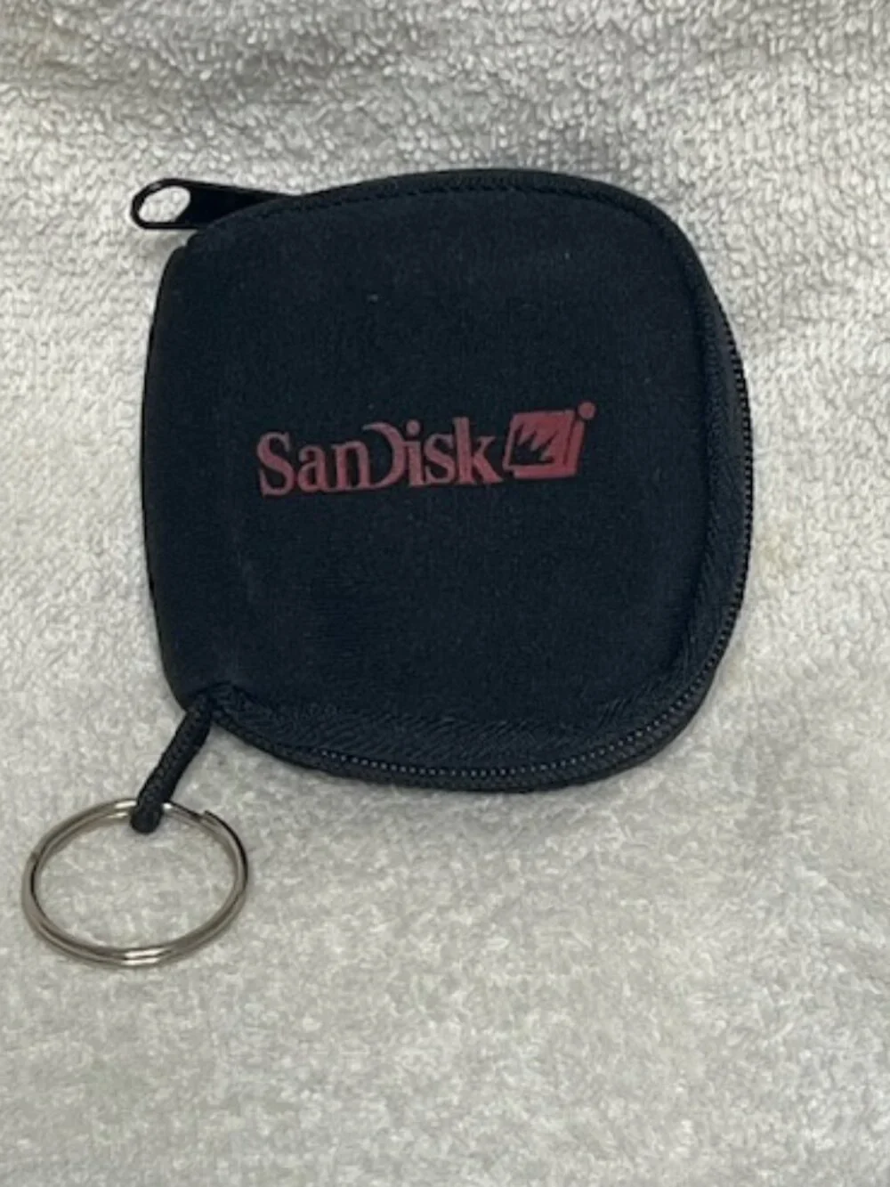 SanDisk Memory/Flash Card Travel Zip Pouch Case Keychain Logo Black 2.75